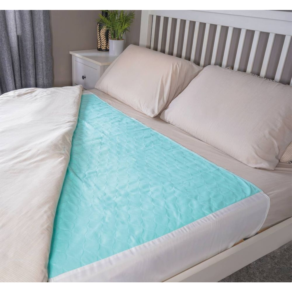 Alèse de lit réutilisable avec rabats – Protection efficace et durable pour un confort optimal - Dimensions : 85 x 135 cm - Taux absorption: 1600 mL - Conditionnement : 1 lot de 2